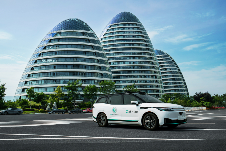 Baidu's Apollo Go on a highway in Dubai